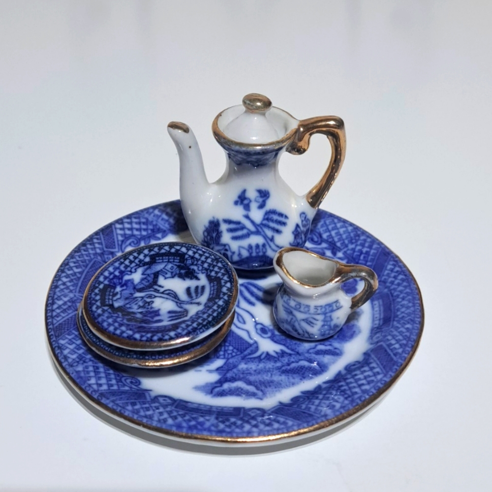 Dollhouse Miniatures - Vintage Blue Willow Dollhouse Miniature Tea Set of 5